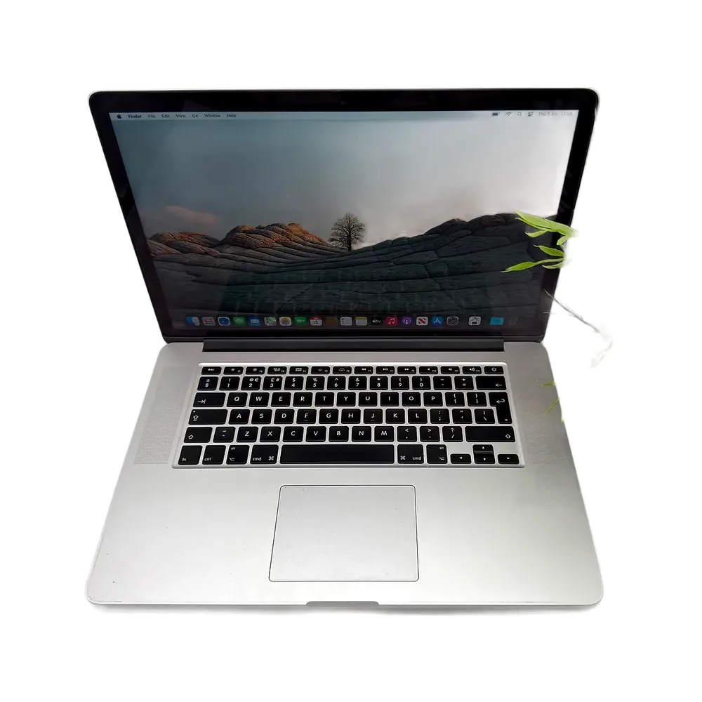 Apple MacBook Pro 15.4-inch (2015) – Intel Core i7, 16GB RAM, 256GB SSD