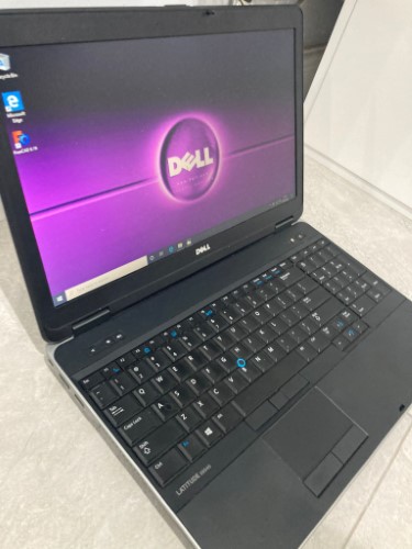 Dell  E6540 15.6 inch Laptop Extremely Fast SSD intel i7 Octacore Thread HD Widescreen  Intel i7 2.7