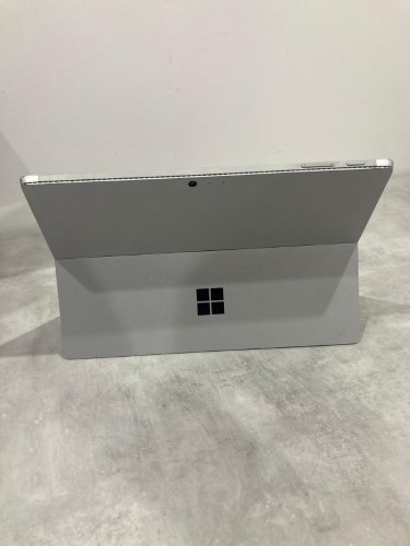Excellent condition Like New Surface Pro m3 chip 6th Gen Quadcore. 2k screen Resolution fully touch